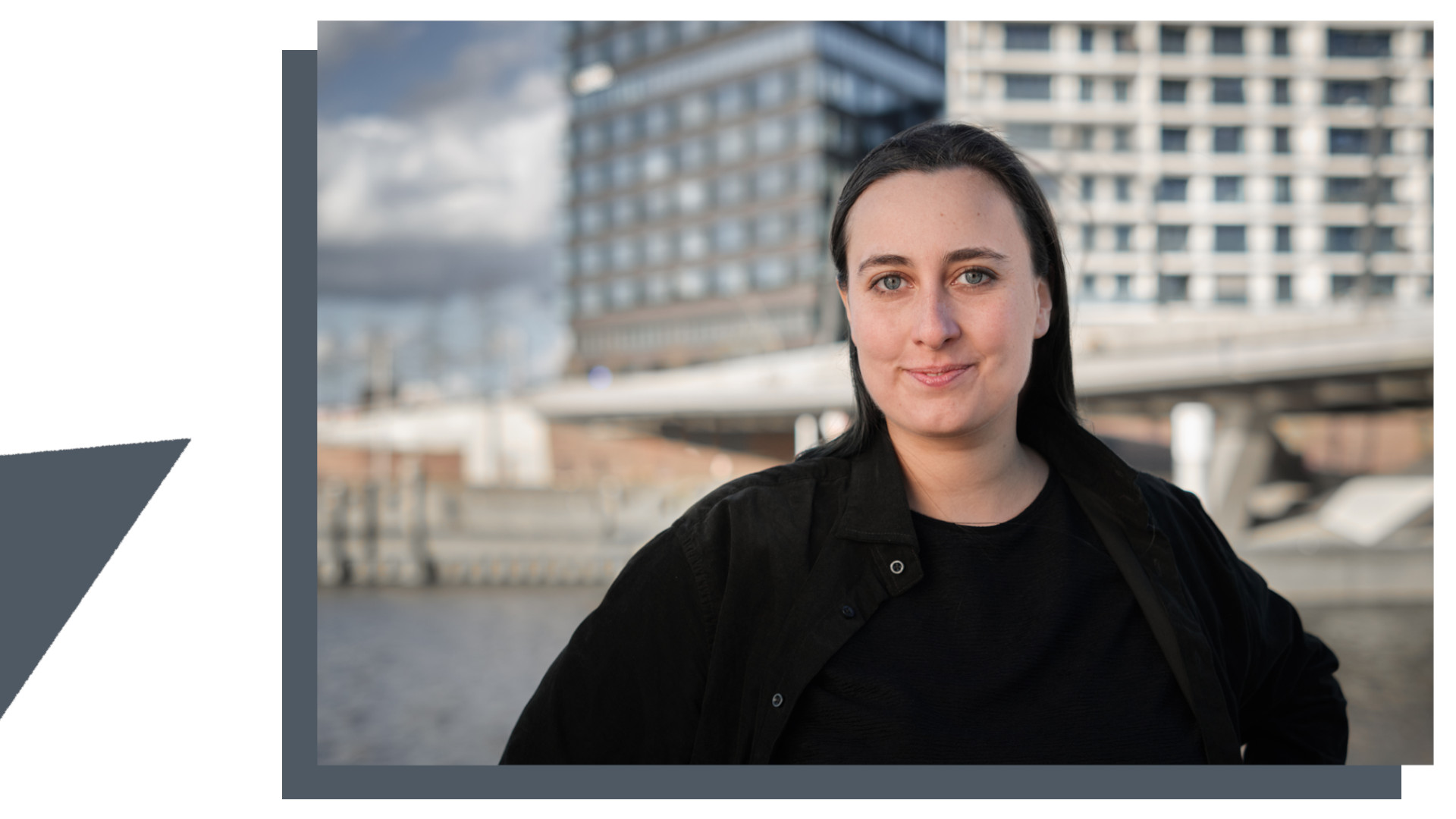 Porträt einer Person, die in die Kamera schaut