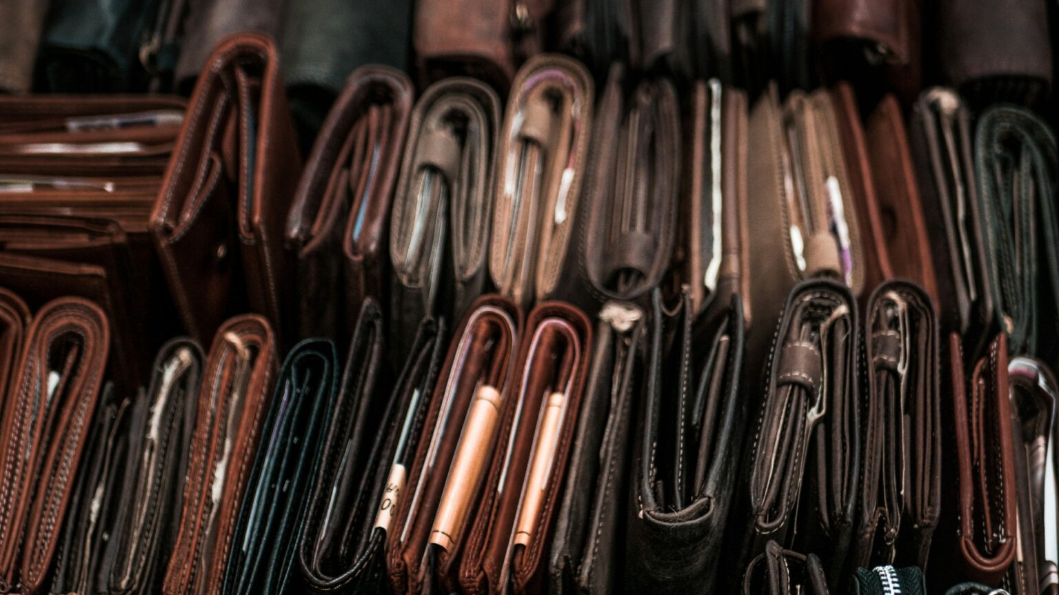 Viele Geldbörsen aus Leder