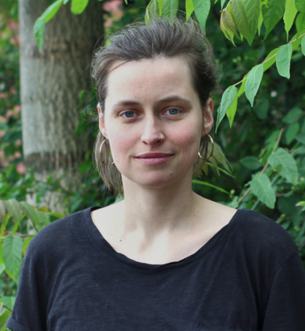 Person schaut in die Kamera