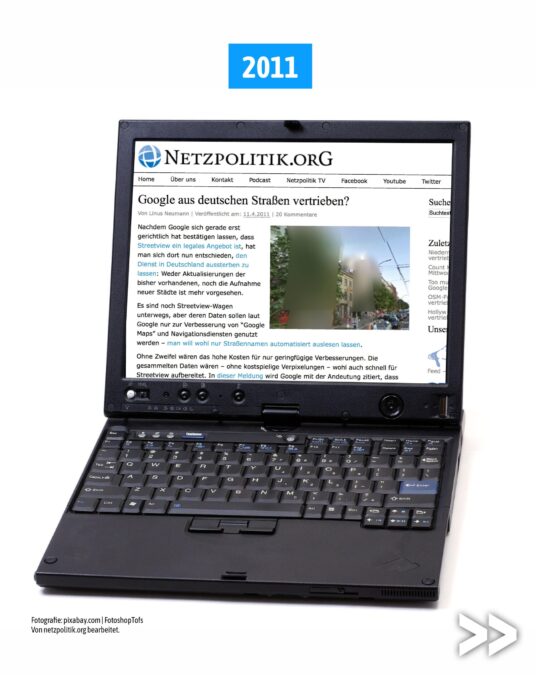 Eine Computer, über dem die Jahreszahl 2011 steht, dessen Bildschirm das damalige Design der Homepage von netzpolitik.org zeigt.