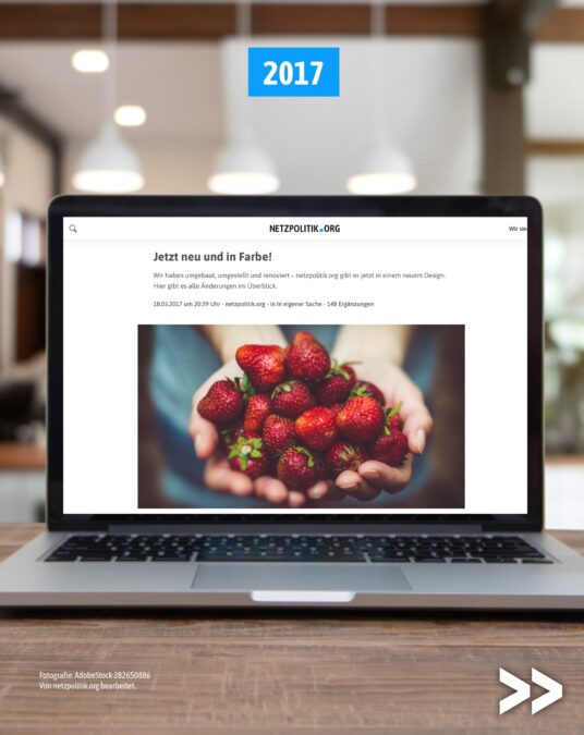 2017 Computer, über dem die Jahreszahl 2014 steht, dessen Bildschirm das damalige Design der Homepage von netzpolitik.org zeigt.