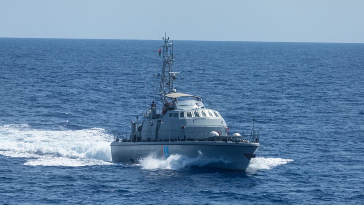 Patrouillenboot der libyschen Küstenwache auf dem Meer