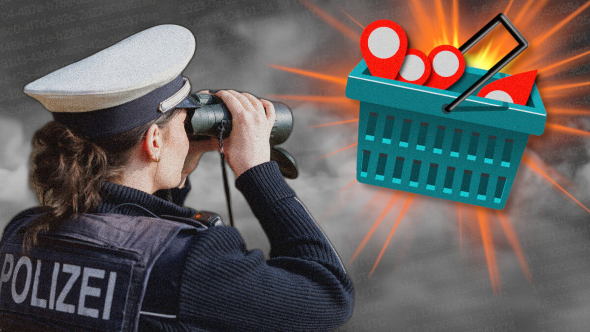 Eine Polizeibeamtin schaut mit dem Fernglas zu einem Einkaufskorb. In dem Korb liegen rote Stecknadeln, die Standortdaten symbolisieren.