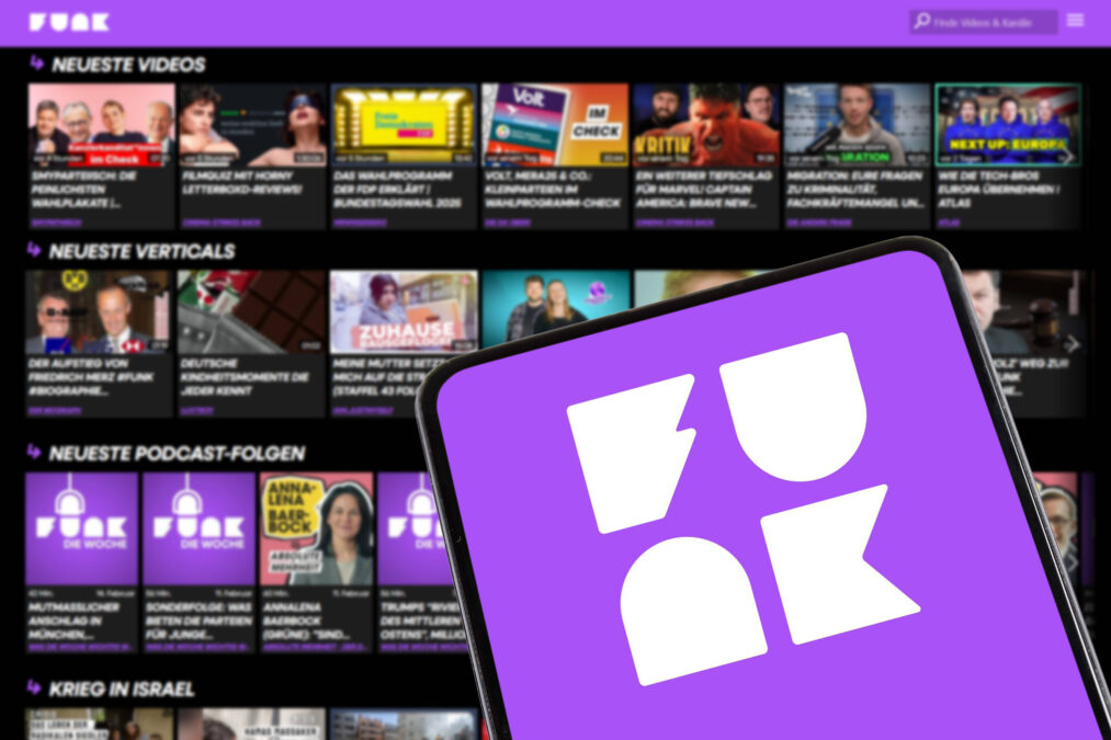 "Funk"-Logo auf einem Handy und Desktop Computer