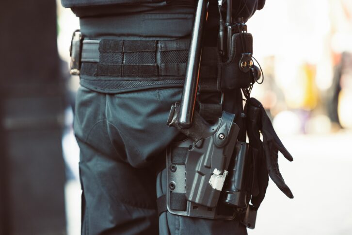 Polizeiholster mit Pistole