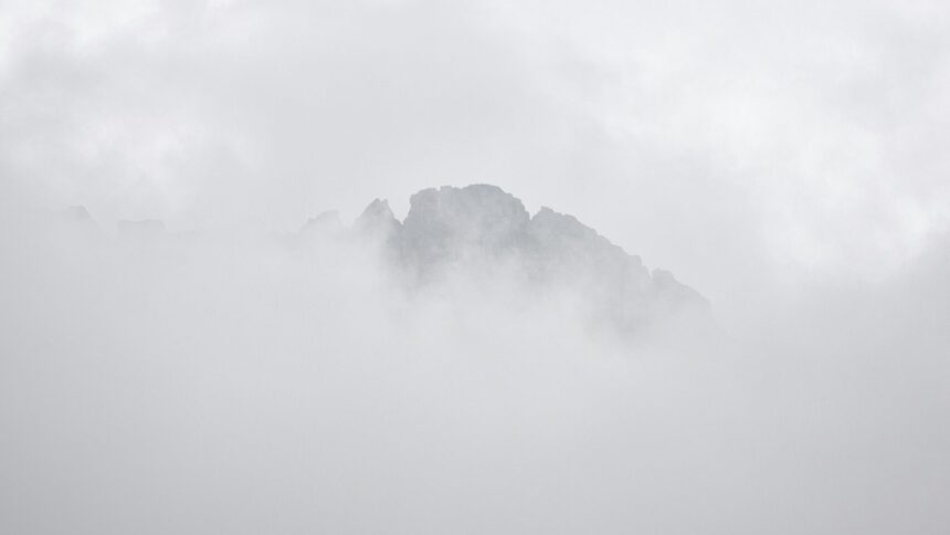 Berg im Nebel