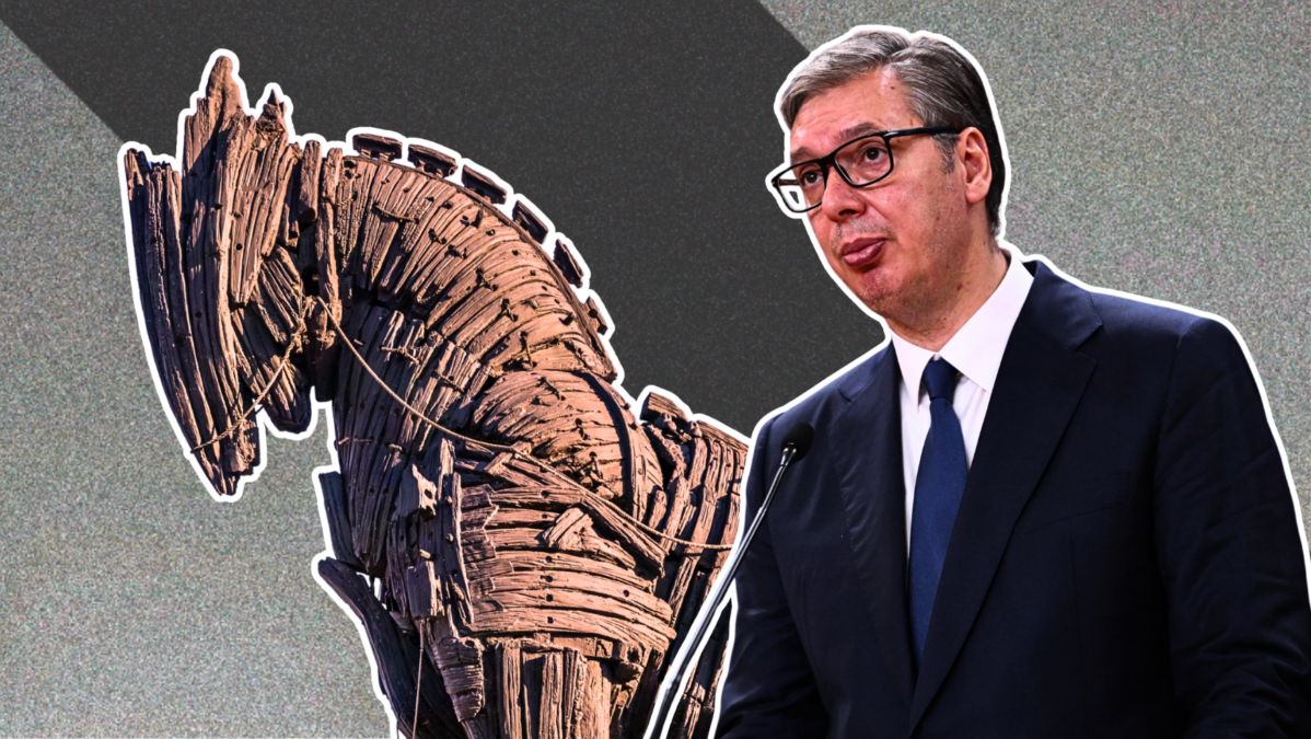 Trojanisches Pferd aus Holz und Serbiens Präsident Aleksandar Vučić