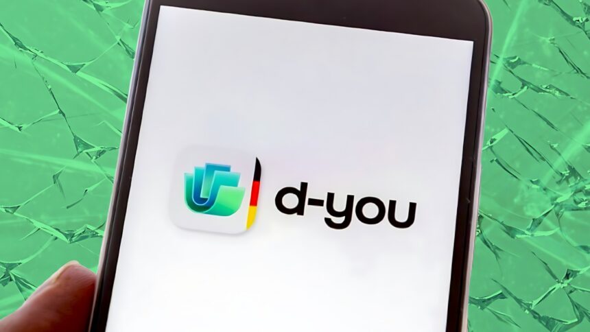 Ein Smartphone mit dem d-you-Logo, im Hintergrund eine grünfarbene gesplitterte Glasscheibe