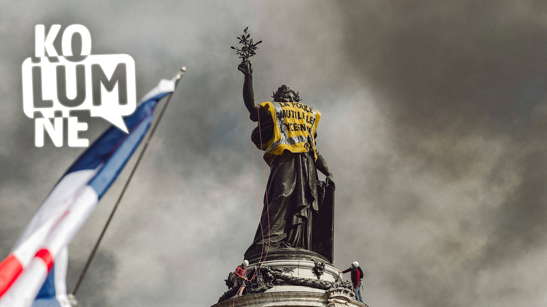 Monument à la République mit gelber Weste und Rauchwolken