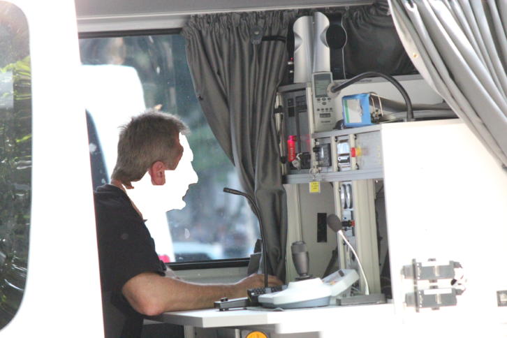 Das Innere eine BeDoKw bei einem Einsatz gegen eine Berliner Demonstration von SchülerInnen am Rande von Flüchtlingsprotesten im Sommer 2014.