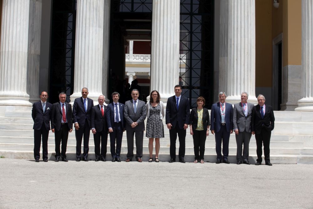 Wer würde diesen Leuten den EU-US-Datenschutz in die Hände legen? "Familienfoto" des "EU-US-Ministertreffens" in Athen.