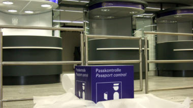 Neue Passkontrollstelle am Frankfurter Flughafen (Bild: Wikipedia)