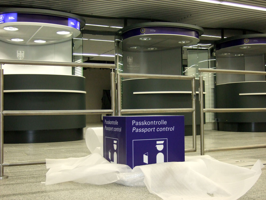 Neue Passkontrollstelle am Frankfurter Flughafen (Bild: Wikipedia)
