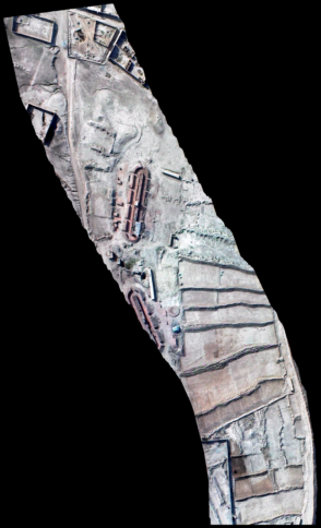 Das sogenannte "Mosaiking": Bilddaten werden wie Panoramabilder zu Mosaiken zusammengesetzt. Abb. 2: Das aus dem Datenstrom berechnete Mosaik bietet einen erheblich besseren Überblick als das Einzelbild