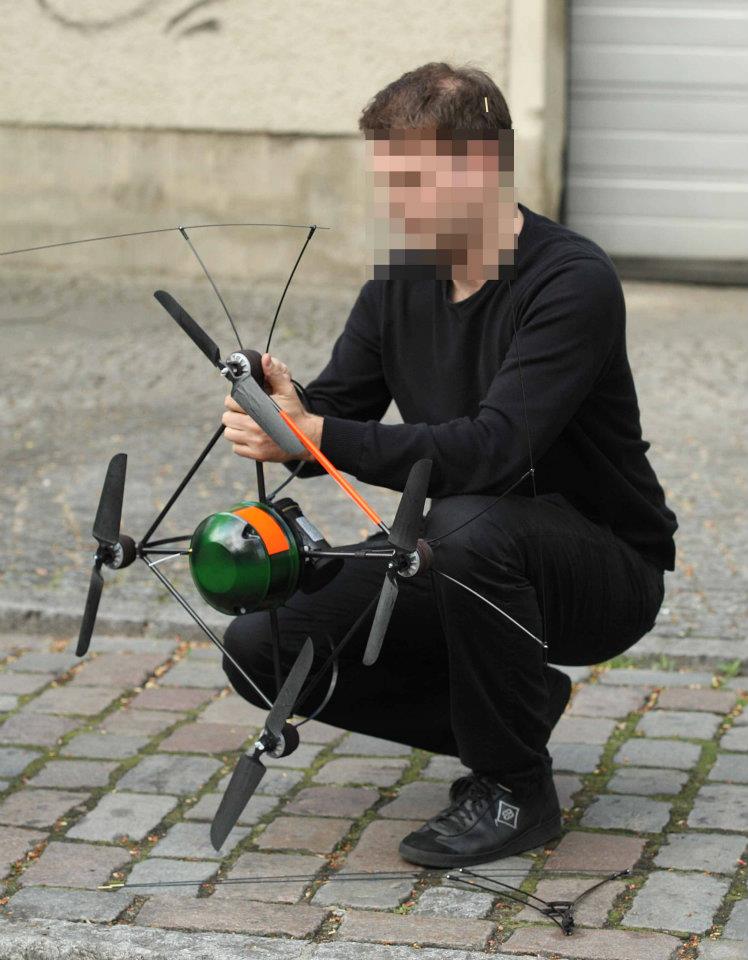 Die Drohne der Firma AirRobot bei der Berliner Polizei.