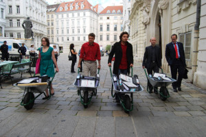 Übergabe der Vollmachten durch den AKVorrat