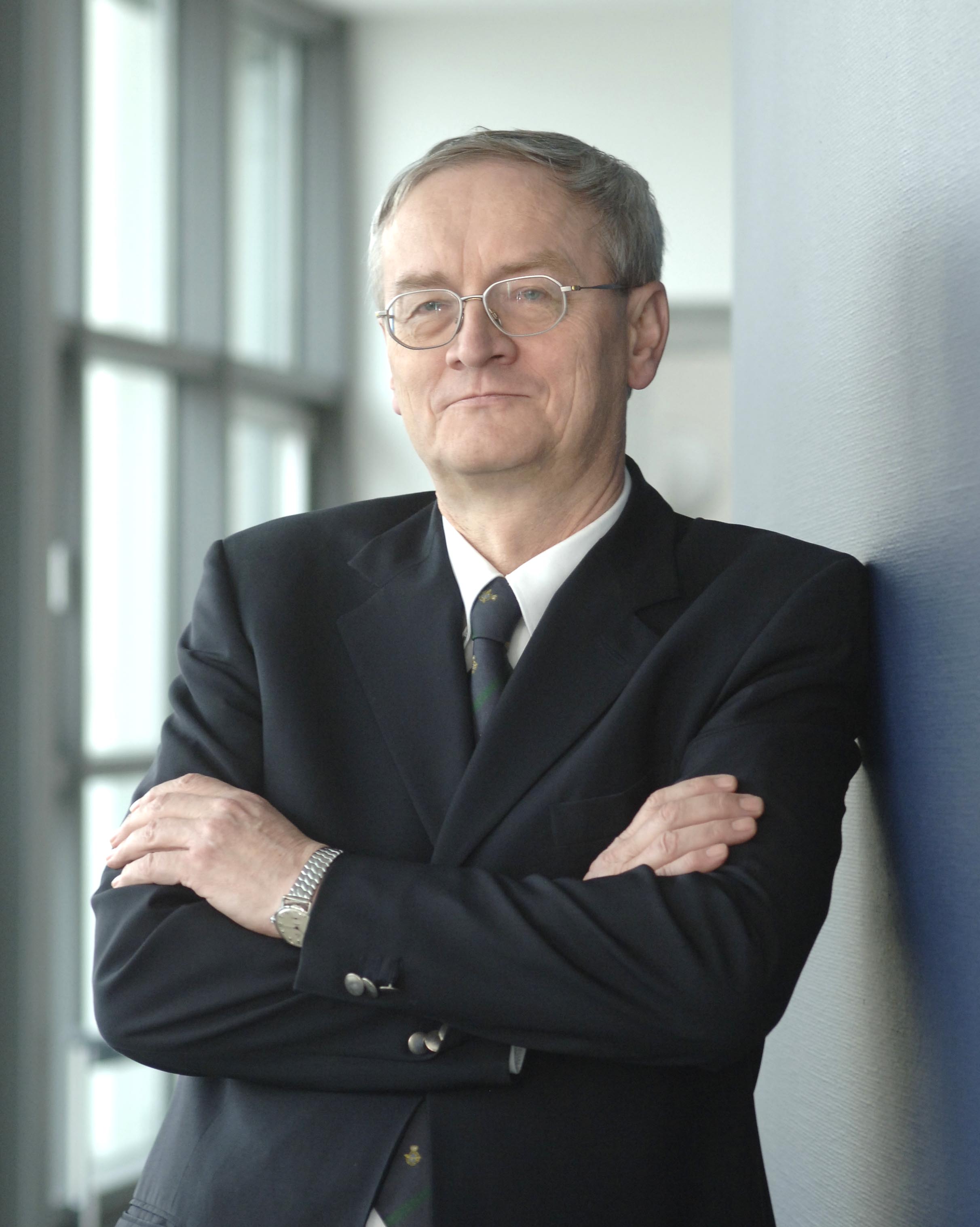 August Hanning als Staatssekretär im BMI 2006 - via bmi.bund.de
