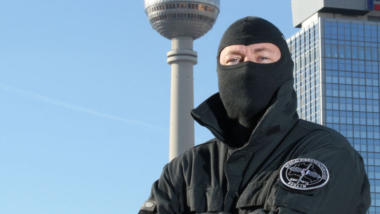 "Polizeiobermeister Sebastian K" (Bild: Polizei Berlin).